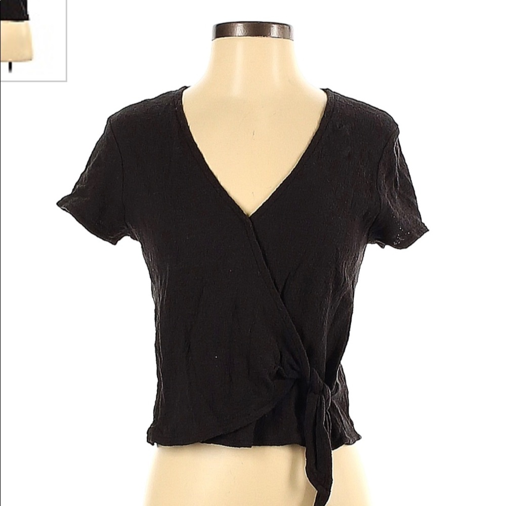 TeXTURE & THREAD short sleeve black vneck tie top